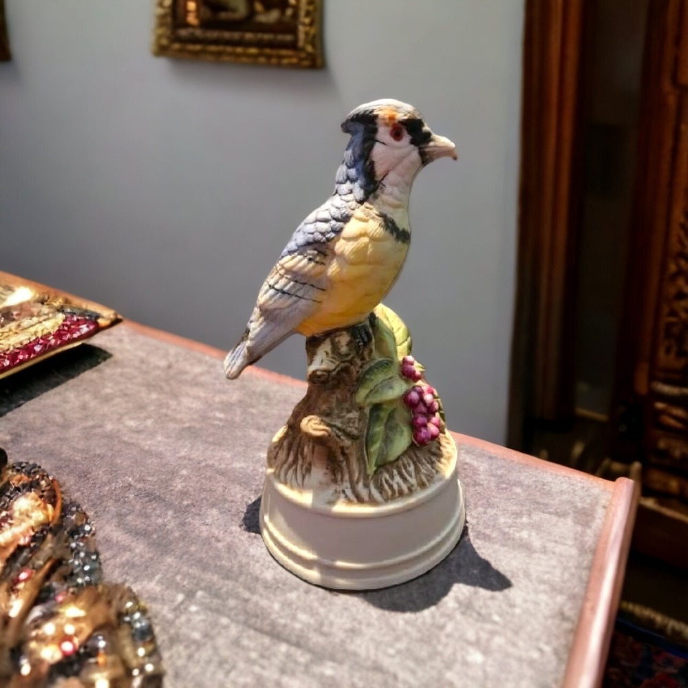 1981 Vintage Royal Crown Ceramic Wind Up Musical Blue Jay Figurine Japan